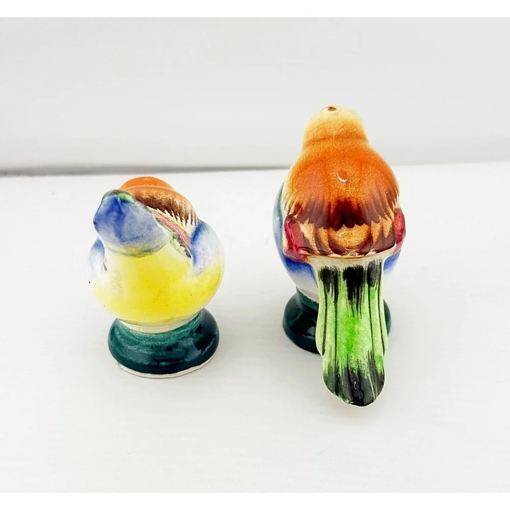 Vintage 1950's-60's Japanese hand painted birds salt & pepper shakers.